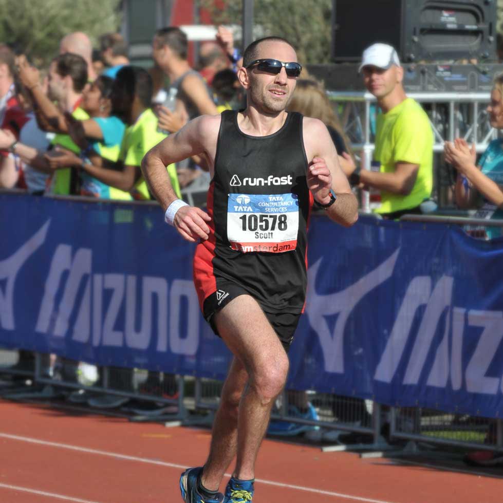 Running Physiotherapist, Scott Newton running in Amsterdam Marathon